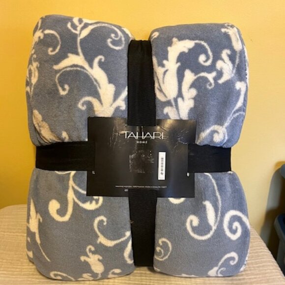 Tahari Home reversible blanket Full/Queen 90 x 90 - Picture 2 of 4